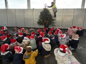 Jeu de piste ” à la recherche des décorations de NOËL”