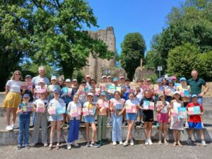Remise des livres aux GS et aux CM2 par l’APEL …